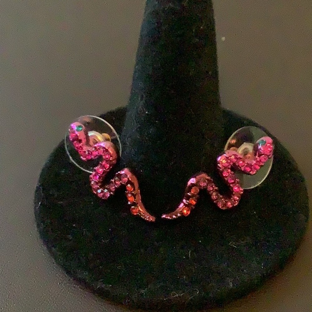Betsey Johnson Pink to Red Glitter Snake Drop Earrings, Brand New - Picture 2 of 3